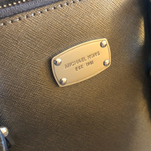 Micheal Kors Purse - Picture 3 of 10